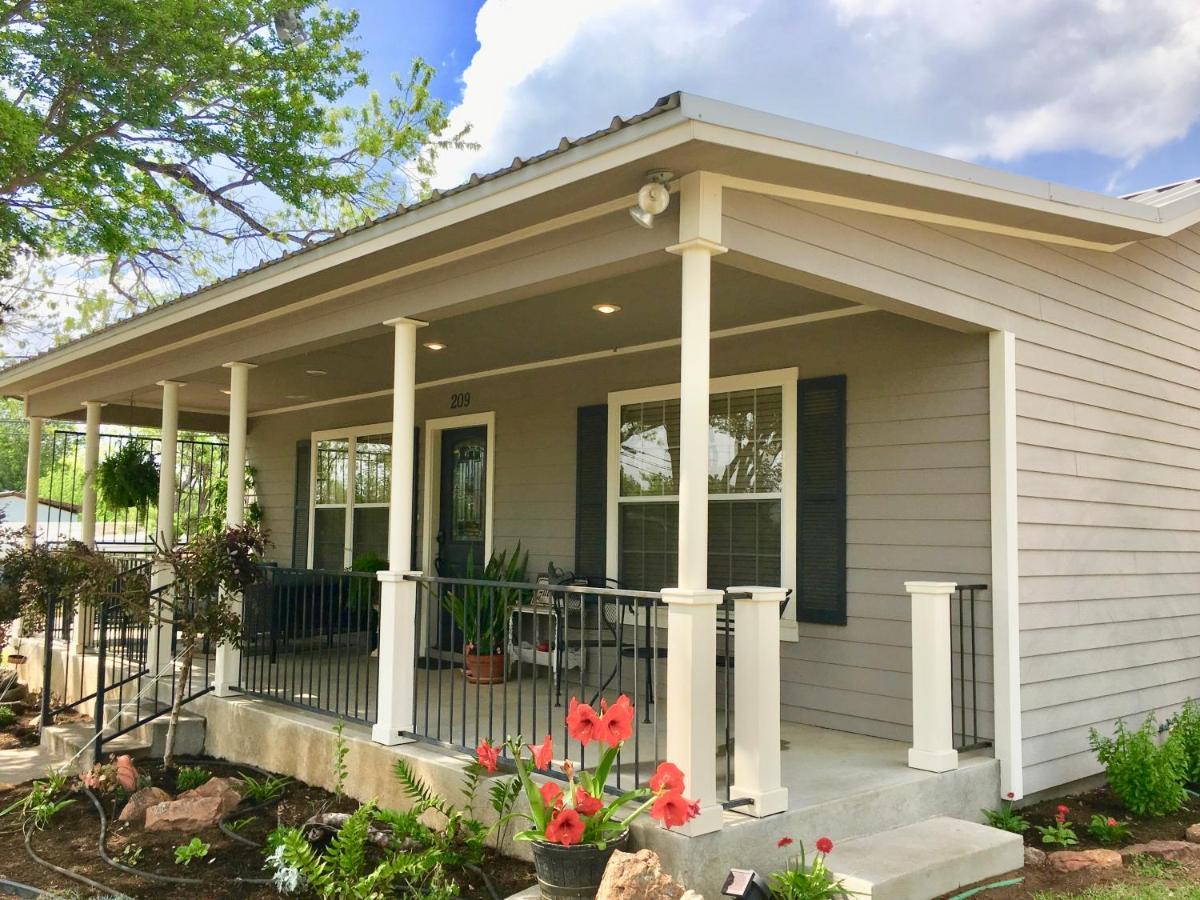 Phoenix Nest Guest Houses - Sunday House Llano Exteriör bild